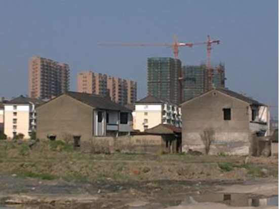 戶主不在場房屋被直接強拆，對此違法行為該如何維權？