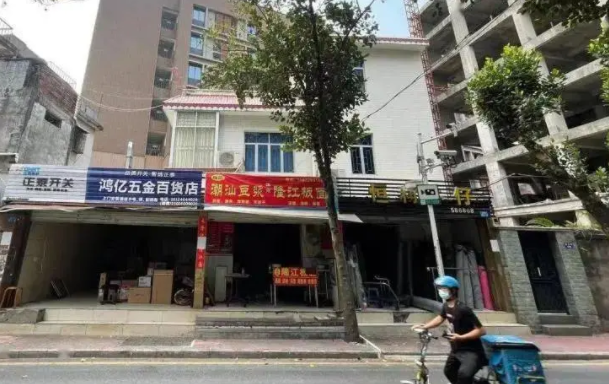 店鋪強(qiáng)拆，應(yīng)該找誰賠償