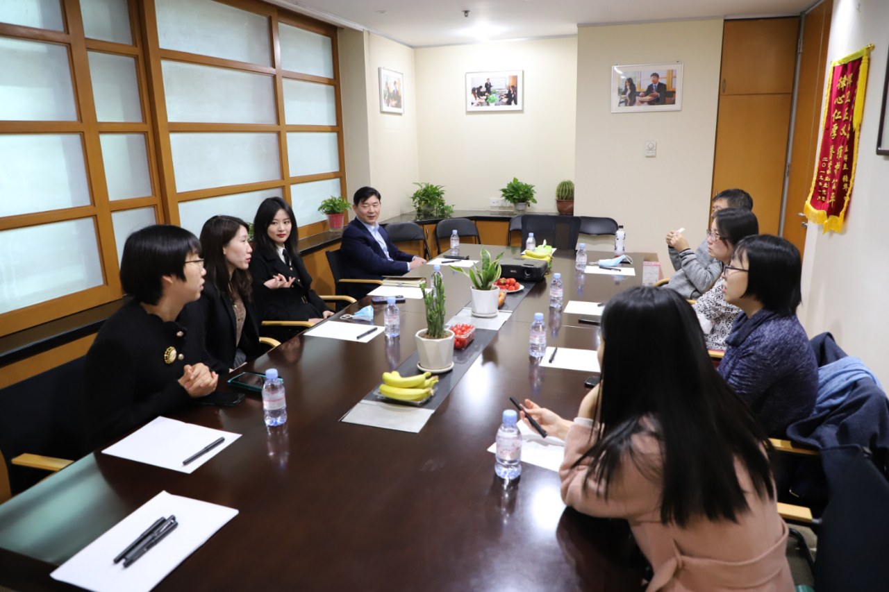 北京電視臺《律師幫幫忙》與北京京云律師事務所為強化普法宣傳，舉辦座談會