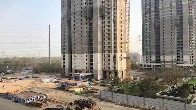樓盤爛尾背后，業主集體停貸是否違法？