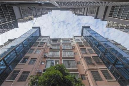業主在外墻上私開門窗，物業有權要求恢復嗎？